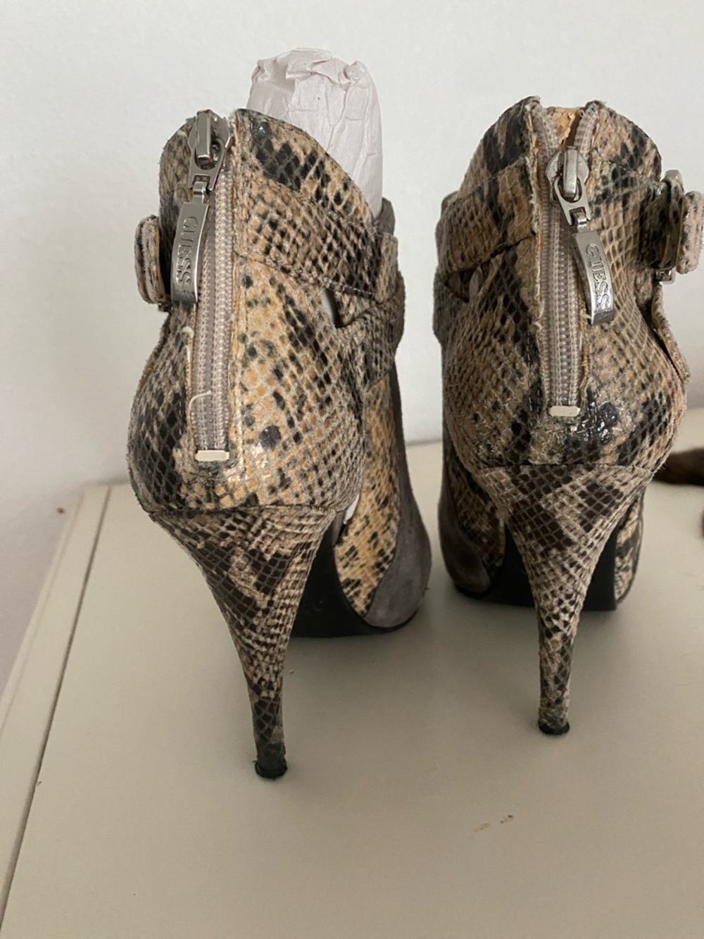 Guess Ankle Bootie with Buckle 71/2M - Picture 3 of 8